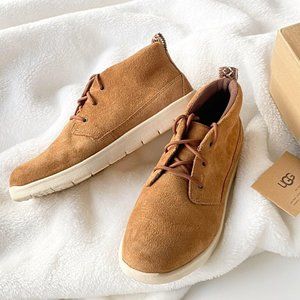 UGG Australia sz 4 K Canoe suede‎ ankle boot bootie